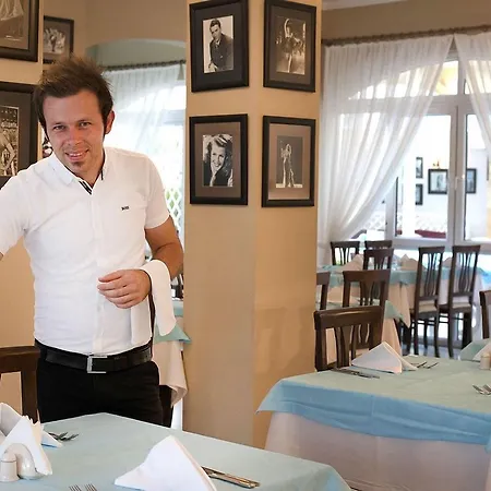 Отель Sinatra 4*